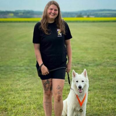 Episode 38: "Teach Your Dog How to Have Fun Engaging With You": Training Your Own Service Dog with Darby Peachman