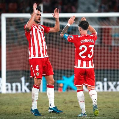Reparto de brazaletes en la UD Almería