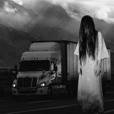 La mujer fantasma de la carretera