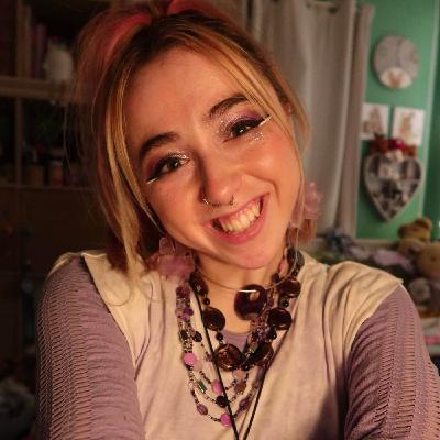 Evie Field aka Evie Meg @thistrippyhippie