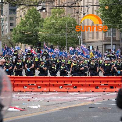Rocks thrown at cops during anti-immigration and counter protests in Victoria