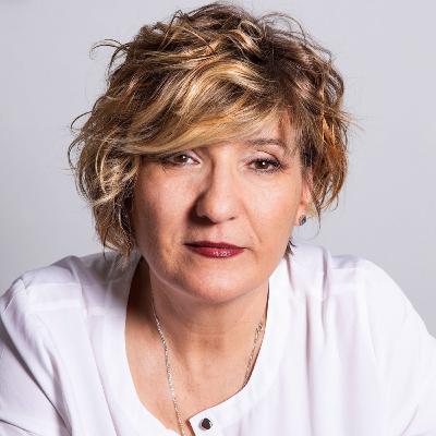 Chic chat con Ada White Chic chat con Ada White