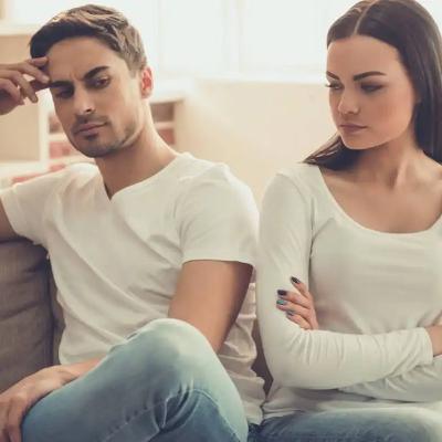 Negging: Cuando los Halagos Negativos se Usan para Ligar