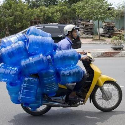 11. Nabrak kang galon (belajar motor) 11. Nabrak kang galon (belajar motor)