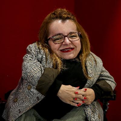 Mafalda Ribeiro: “Passei a dizer que a minha palavra preferida é 'mesa'. Não por aquilo que eu como, mas porque à mesa somos todos do mesmo tamanho” Mafalda Ribeiro: “Passei a dizer que a minha palavra preferida é 'mesa'. Não por aquilo que eu como, mas porque à mesa somos todos do mesmo tamanho”