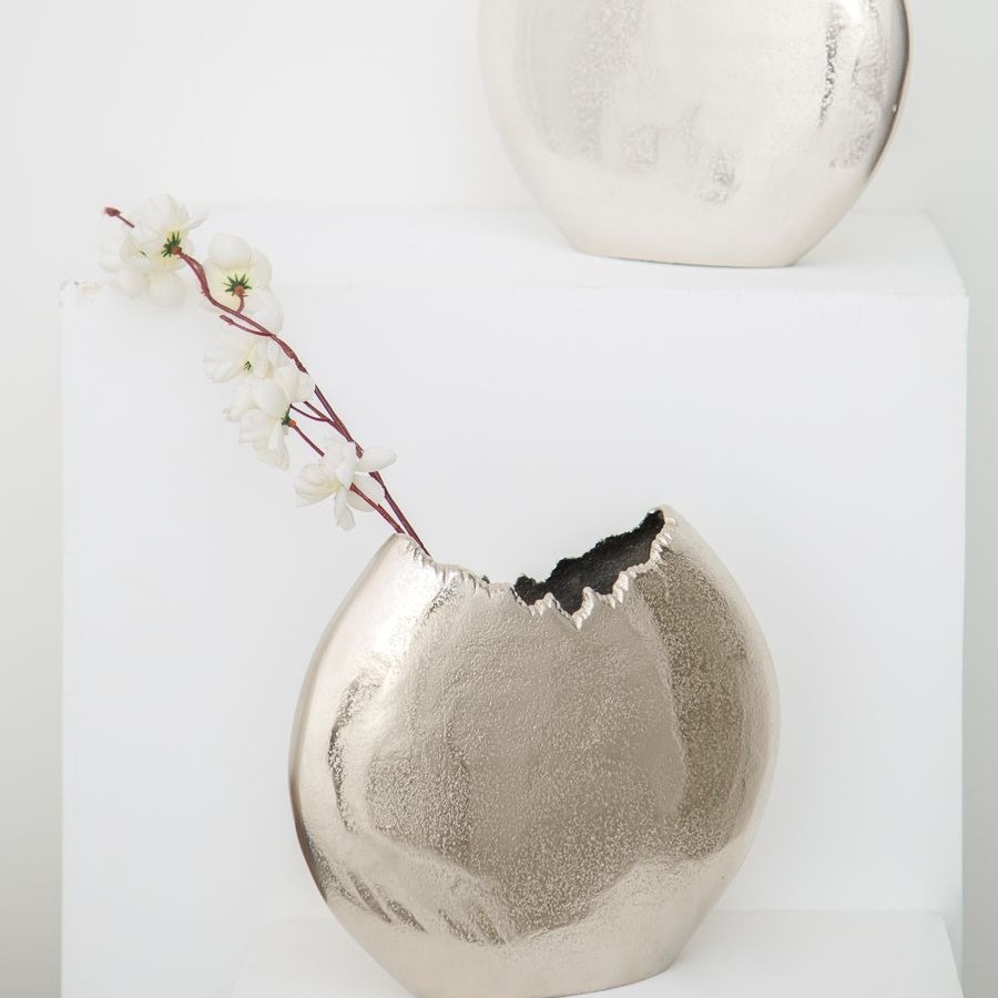 8 Ideas for Decorating Vases using Unique Fillers