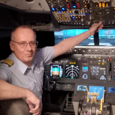 [Aflevering 5 - Met Gio de streek door] - Avonturen in de cockpit van een Boeing747 bij Vlieg-Beleving in Ulft