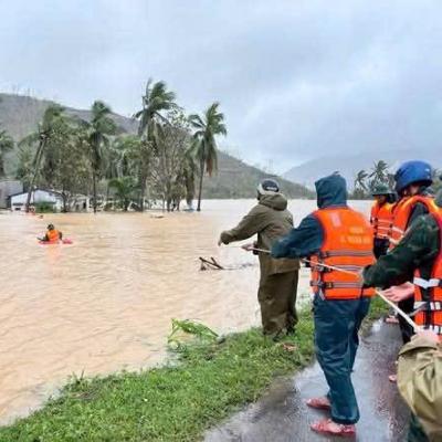 Tin trong nước - Mưa lũ vượt mốc lịch sử, vùng Đông Đắk Lắk khẩn nguy khi các hồ xả lũ