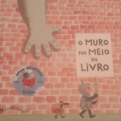 História:O MURO NO MEIO DO LIVRO ( JON AGEE)