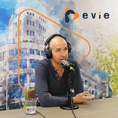 Wouter Hoge - Ongelukkige mensen weer gelukkig maken