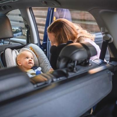 Tại sao ghế trẻ em trên ô tô an toàn hơn dây bảo hiểm?