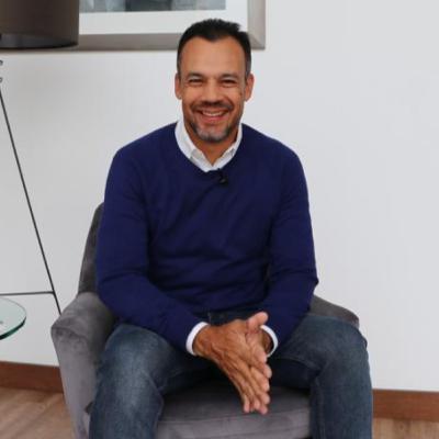 001 - ¿Cómo ganar dinero siendo menor de edad? - Entrevista Ramiro Reyes Coach Financiero y Empresario