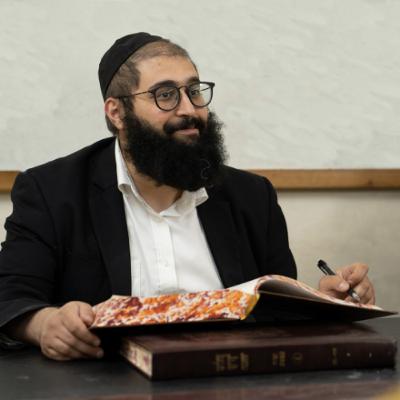 Rabbi Kaufmann teaches chassidus as it relates to the High Holy Days