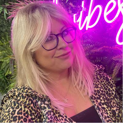 Clobber Cast February 2023 let’s talk about sustainable fashion, spring looks, and hair treatments.