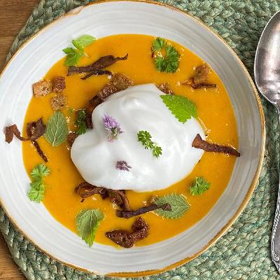 Karottencremesuppe mit Ingwer und Kokosschaum