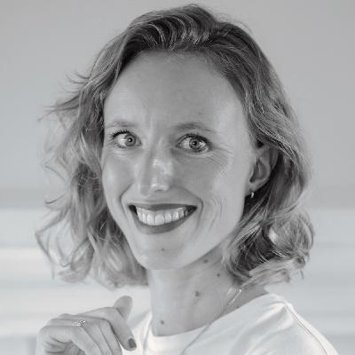 Fördern weiblich geprägte Führung und Kultur eine positive Customer Experience? Mit Elena Schmidt