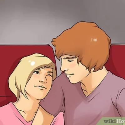 How to Know If a Guy Wants to Kiss You at a Movie Theater How to Know If a Guy Wants to Kiss You at a Movie Theater