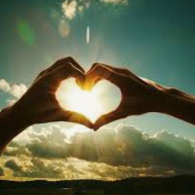 14. Amor e amor! O amor tolera; jamais se irrita e nunca exerce vingança.