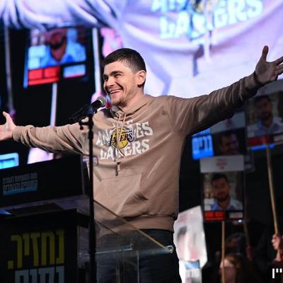 שורדי השבי בעצרת השבועית בתל אביב שורדי השבי בעצרת השבועית בתל אביב