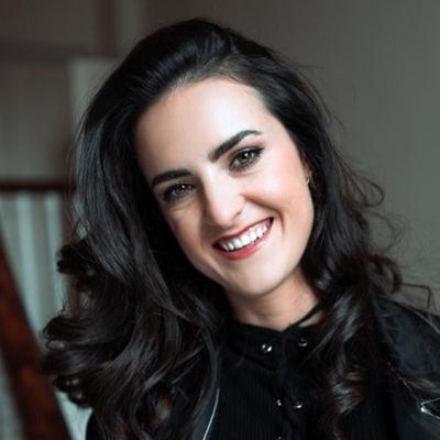 Mise Ciara - comhrá le Ciara Ní É faoin spreagadh a fhaigheann sí ó dhaoine agus ón nasc daonna. Mise Ciara - comhrá le Ciara Ní É faoin spreagadh a fhaigheann sí ó dhaoine agus ón nasc daonna.