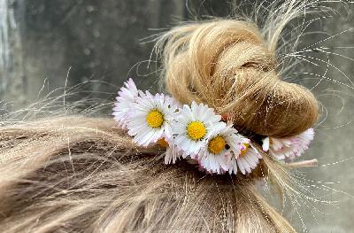 Pasaka "Par gudro Elzu" un pasaka "Kazaki un nāve"