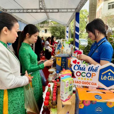 Sức sống hàng Việt - Hà Nội phối hợp 26 địa phương xây dựng gần 1.400 chuỗi thực phẩm an toàn Sức sống hàng Việt - Hà Nội phối hợp 26 địa phương xây dựng gần 1.400 chuỗi thực phẩm an toàn