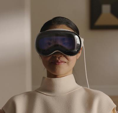S9E2 — Life-Changing Tech? How Would We Know? Feat: Apple Vision Pro