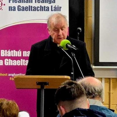Pacáiste ó Éigse Sheagháin Bháin.