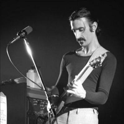 Nace el músico Frank Zappa (1940)