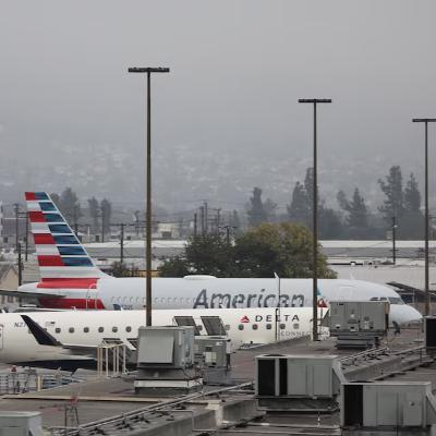 Hàng không Mỹ vẫn gặp khó sau khi chính phủ mở cửa trở lại