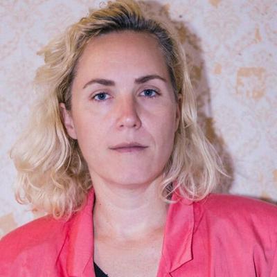 Stehlen, Schimpfen, Spielen mit Barbi Marković