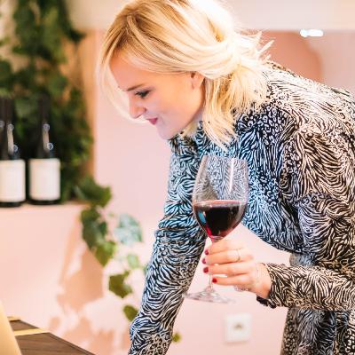 2/7. Isabeau Sas, Our Daily Bottle: Iedereen wijnkenner - van proeven tot beleven