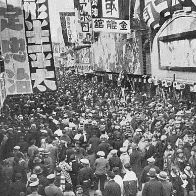 S8 Ep186: HEADLINE: The Planned Third Bomb and the Failed Palace Coup GUEST AUTHOR: Evan Thomas SUMMARY: As the U.S. prepared a third atomic bomb for Tokyo, a military coup attempted to seize the Imperial Palace to prevent surrender. Loyal chamberlains hid the Empe