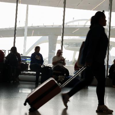 Shutdown forces airports into unprecedented flight reductions