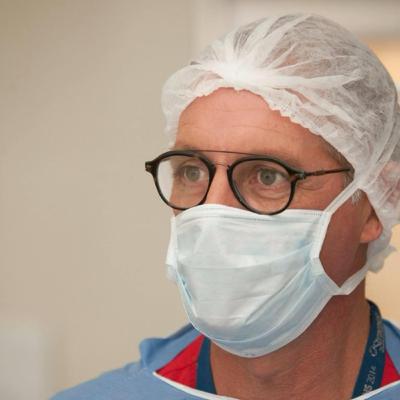 Pablo Cingolani - Hernioplastia laparoscópica o hernioplastia convencional, esa es la cuestión