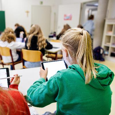 Kakadu - bei euch - Ellas Mama ist Lehrerin an Ellas Schule
