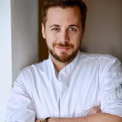 Generation Hotelier - (Folge 46) Fabio Haebel - Leidenschaftlicher Gastronom & Kaffeenerd im Gespräch mit Zeèv Rosenberg & Alex Obertop Generation Hotelier - (Folge 46) Fabio Haebel - Leidenschaftlicher Gastronom & Kaffeenerd im Gespräch mit Zeèv Rosenberg & Alex Obertop