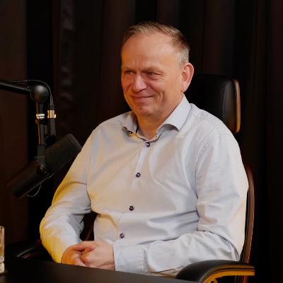 176- CYFRYZACJA W BIZNESIE - Kto naprawdę ma Twoje dane w chmurze? | Tomasz Stępski