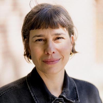 Buch "Notfallkontakte" - Esther Becker erzählt von emotionalen Schieflagen