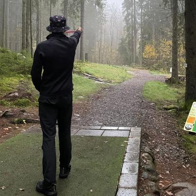 Lär känna Eric Idehall - 17-åringen som kastar 140 meter