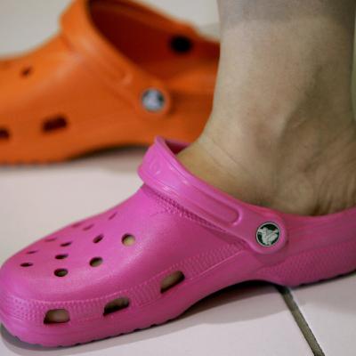 Courtney SHAMED For Wearing Crocs, Harry Styles Netflix Details & More! Courtney SHAMED For Wearing Crocs, Harry Styles Netflix Details & More!