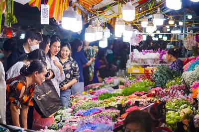 Bản tin sáng 18/10: Chợ hoa lớn nhất Hà Nội cận 20/10: Không có thời gian ngủ
