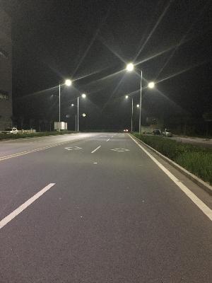11.你依然孤独一个人