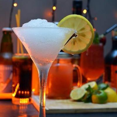 レイチェル、カフェ店長 レイチェル、カフェ店長