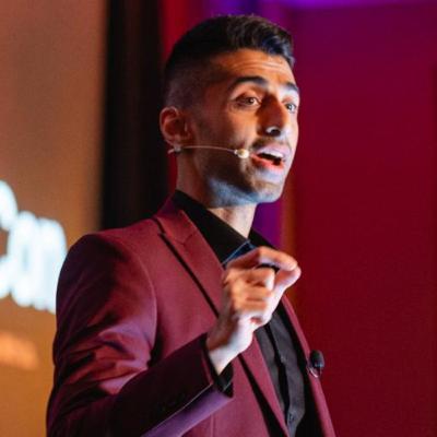 #12: How to remove distractions to be a world-class public speaker - with Nir Eyal, author of 'undistractible'