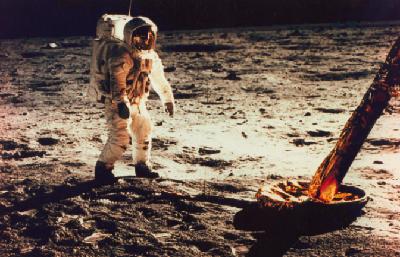 El mayor argumento de los negacionistas para asegurar que Buzz Aldrin nunca pisó la Luna: "Fue Kim Kardashian"