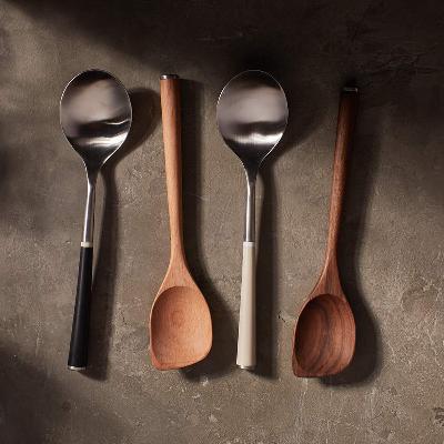 Metal spoon vs wooden spoon Metal spoon vs wooden spoon