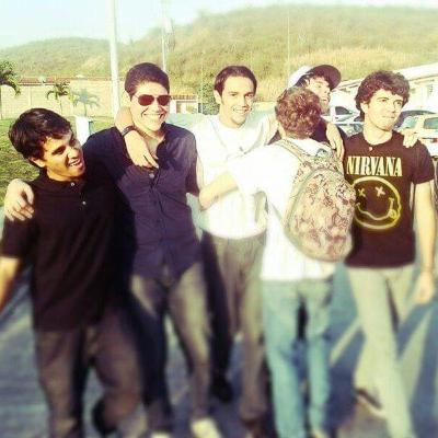 AMONG US... CREWMATES E IMPOSTORES! Hablemos de los panas y los amigos.