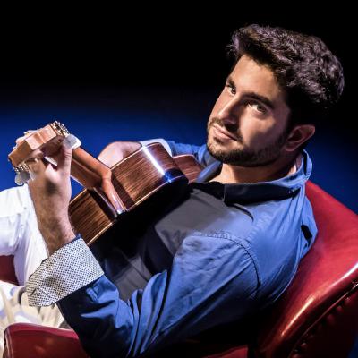 15- Rafael Aguirre. Guitarrista clásico del siglo XXI (Nylon)