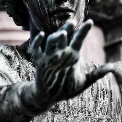 Puisi: Februari yang Ungu (Karya Joko Pinurbo)